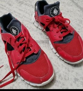 Nike Huarache Size 10.5